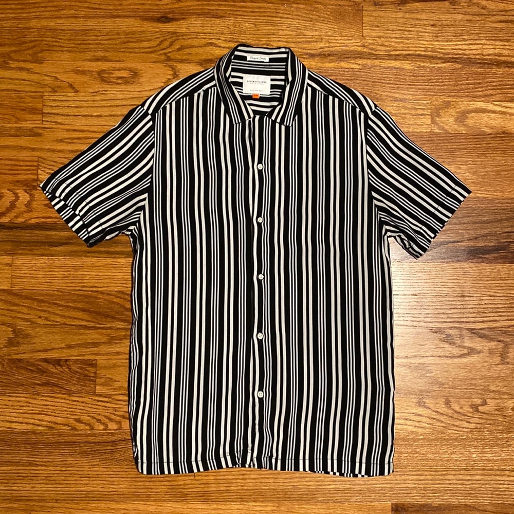 Striped black & white short sleeve button down shirt Size S